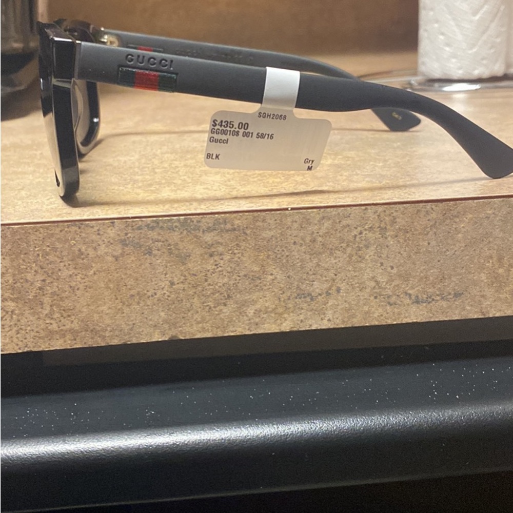 Gucci designer sun glasses - Picture 2 of 4